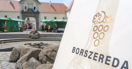 Szív és pohár tele dúrral, borral